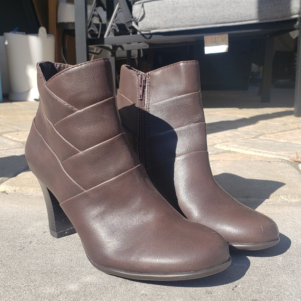 A2 by Aerosoles Brown Ankle Boots, size 7